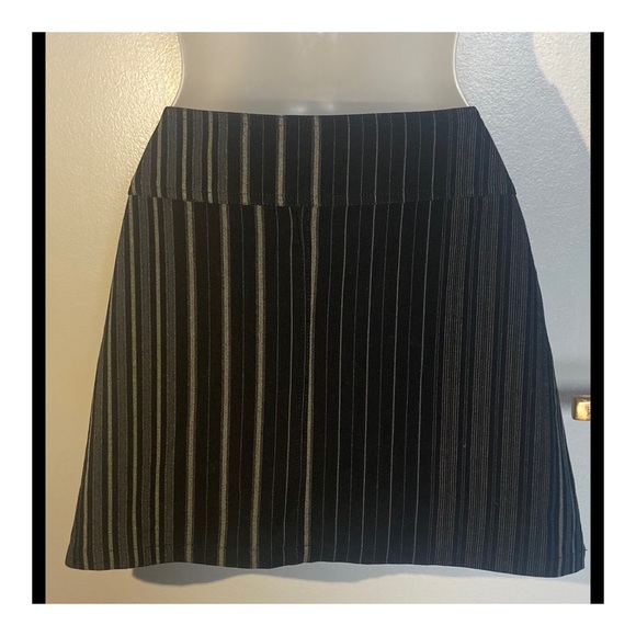 Sud Express wrap around mini skirt black gray stripes adjustable waist size S - Picture 2 of 4